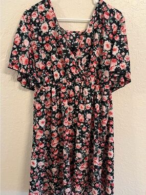 Floral Short Sleeve V-Neck Women’s dress in Black and Pink floral